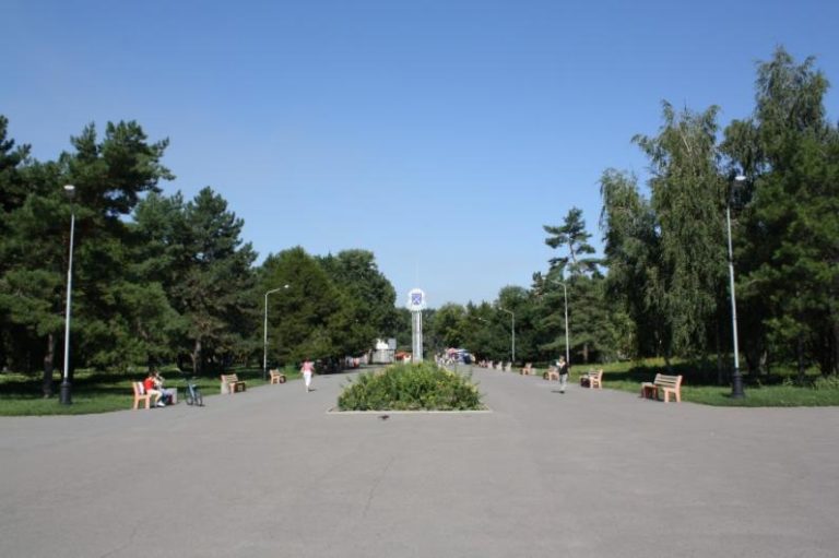В Днепре в парке Глобы квадроцикл наехал на полуторагодовалого ребенка