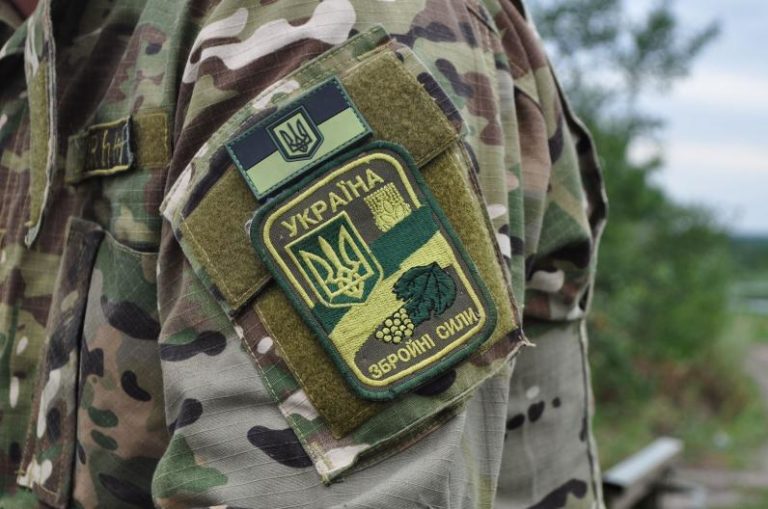 В Луганской области на фугасе подорвались двое военных