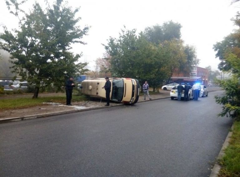 В Днепре перевернулась машина скорой помощи: водитель был пьян