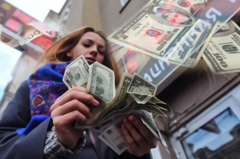 В Днепре бухгалтер вуза выписывала себе премии