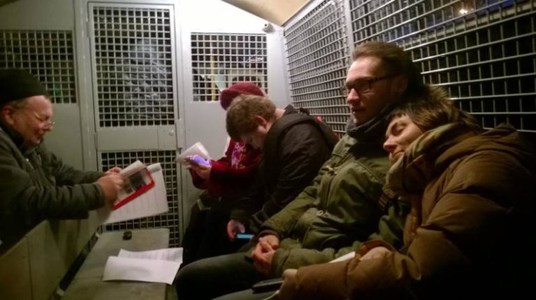 В День конституции в Москве задержали больше десятка человек за чтение конституции