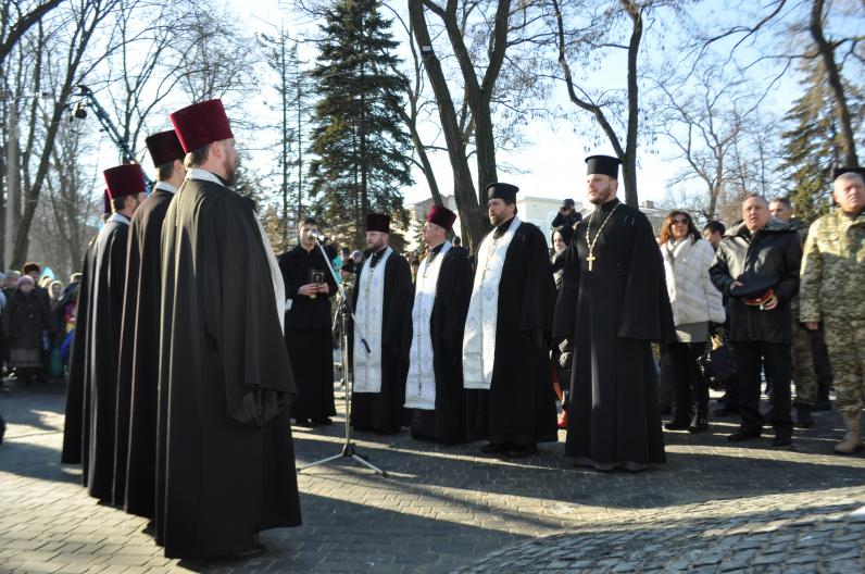 В Дніпрі відкрили памятний хрест на честь Акта Злуки (Фото)