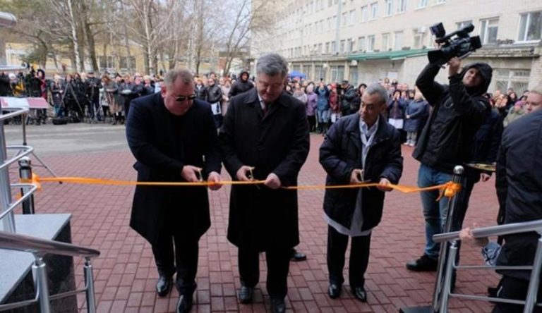 Порошенко открыл в Днепре областную детскую поликлинику