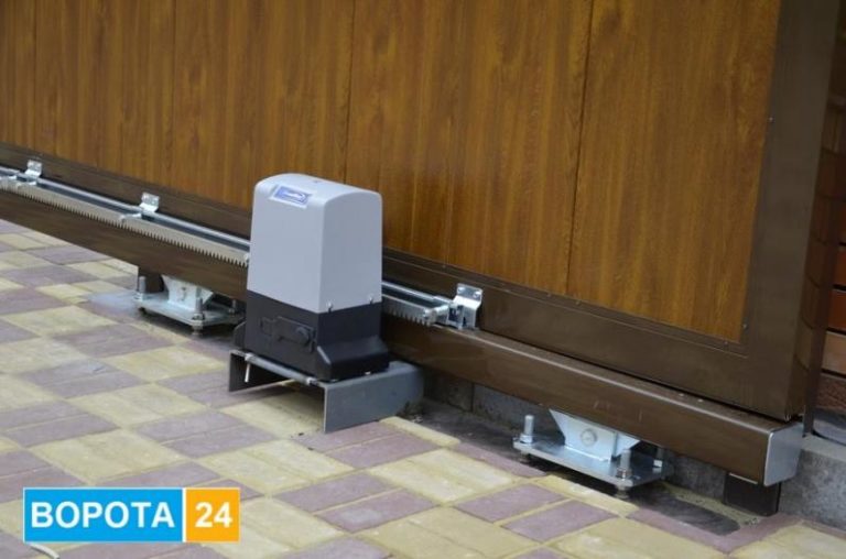 Гаражні та відкатні ворота в Ужгороді від компанії Ворота 24