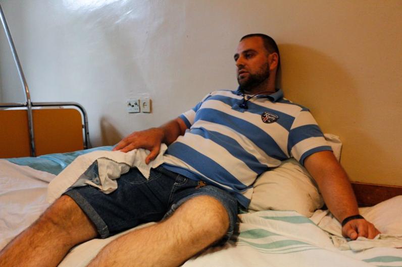 В Днепре водитель Lexus стрелял по машине с беременной женщиной и ребенком В Днепре водитель Lexus стрелял по машине с беременной женщиной и ребенком