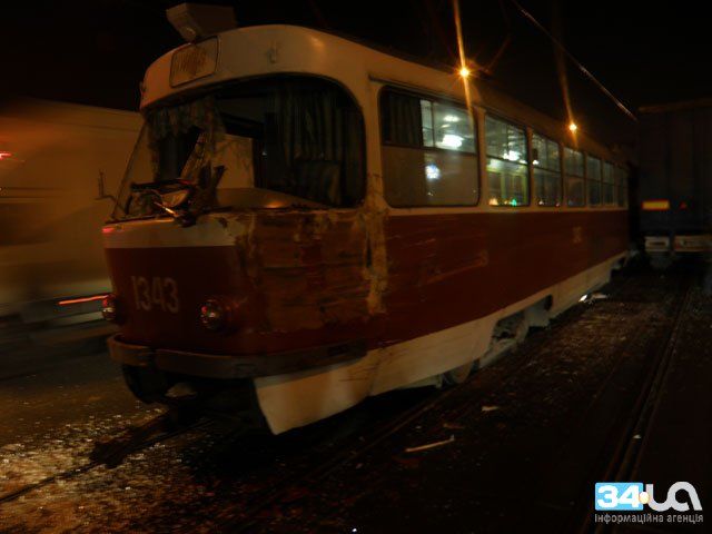 грузовик врезался в трамвай в Днепропетровске
