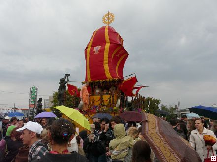 Немного о кришнаитах: в Днепропетровске состоялось шествие в честь ведического праздника (Фото)