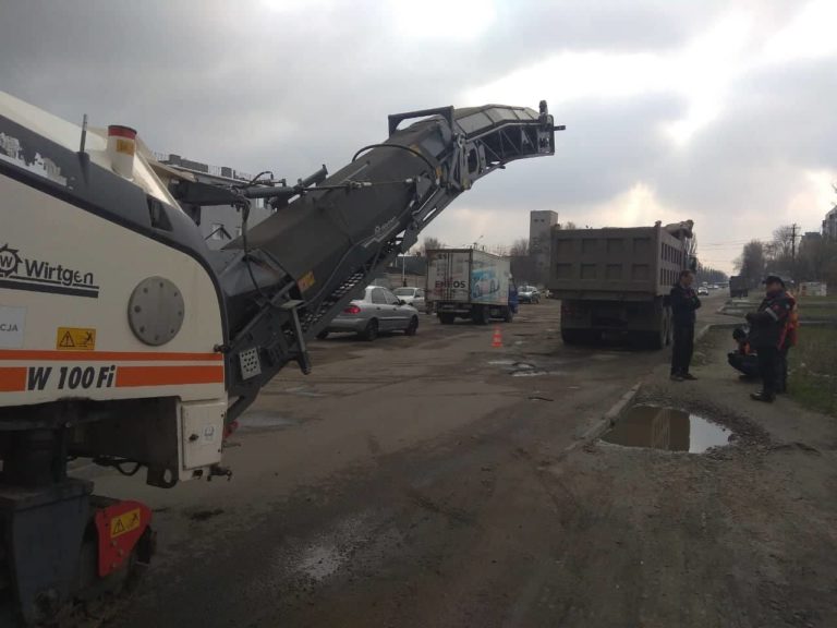 Петиція у дії: підприємці Дніпра домоглися ремонту вулиці Березинської та тротуару (ФОТО)