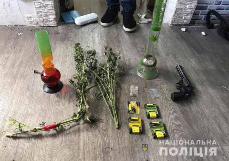 В Новоалександровке полиция нашла марихуану на четверть миллиона гривен