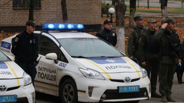 На Днепропетровщине нарушитель пытался дать полицейским взятку в 5000 гривен