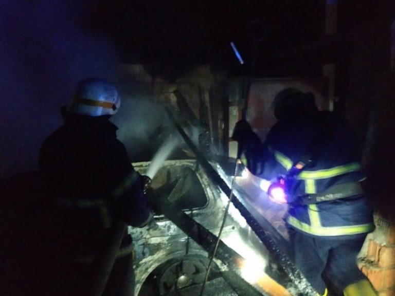 ​На Днепропетровщине сгорел гараж вместе с автомобилем