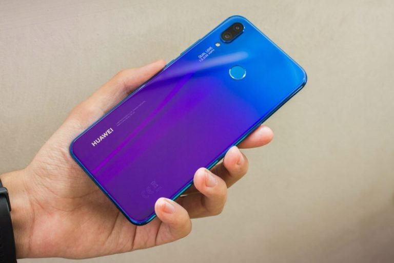 Солидный телефон Huawei в Киеве: равнение на флагманы