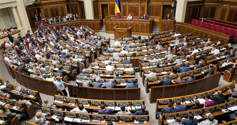 В Верховной Раде депутатам хотят разрешить русский язык