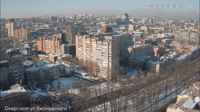 Поворотная камера на Доме книги