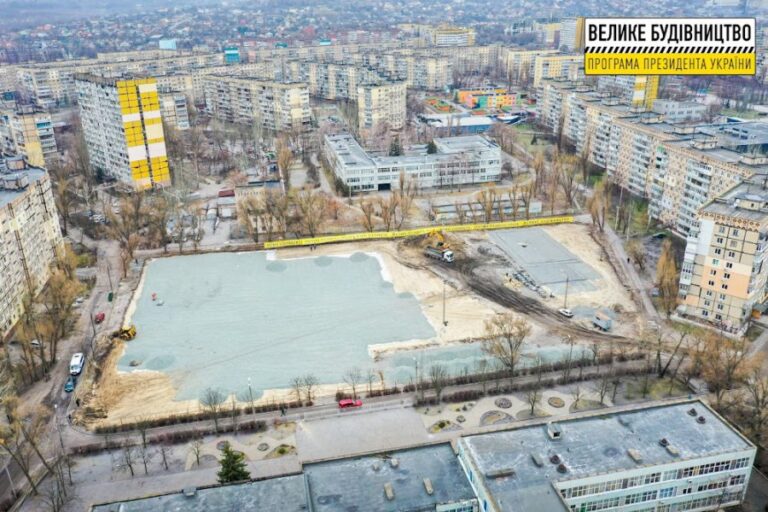 Возле школы №35 в Днепре строят современный стадион