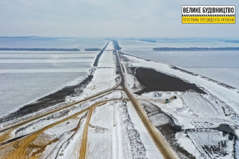 На решетиловской трассе возводят двухуровневые развязки и уникальную эстакаду