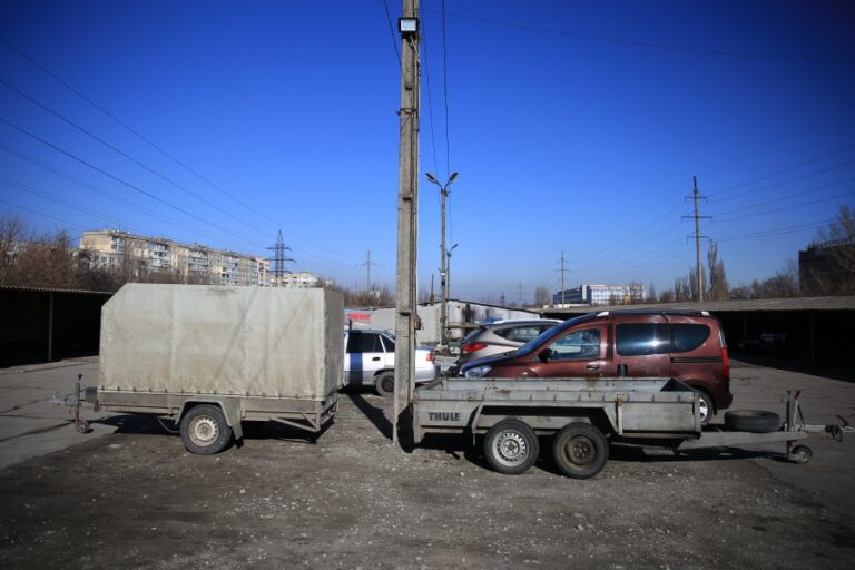 У Дніпрі перевіряють легальність майданчиків для паркування: що чекає на порушників
