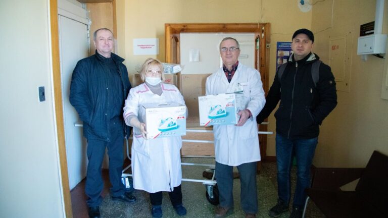 Дніпряни створили фонд за кордоном та допомагають лікарням міста