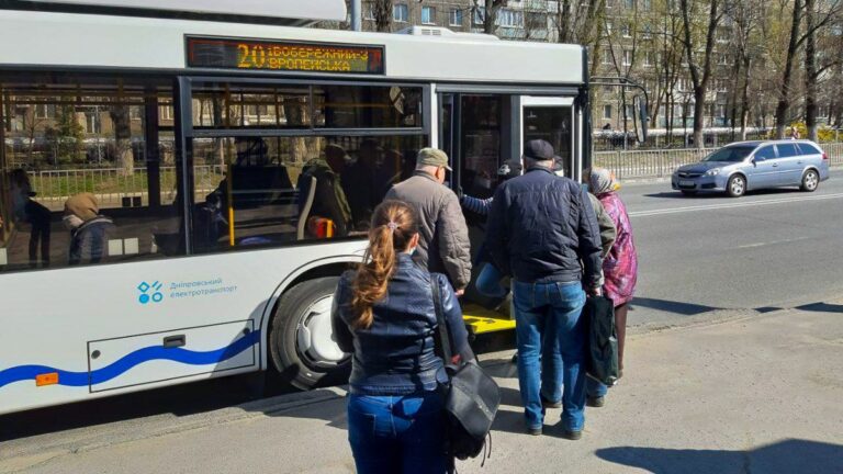 Як у Дніпрі працює громадський транспорт
