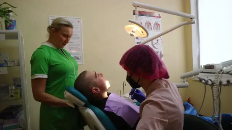 У Дніпрі лікарка-стоматолог безкоштовно лікує зуби нацгвардійцям