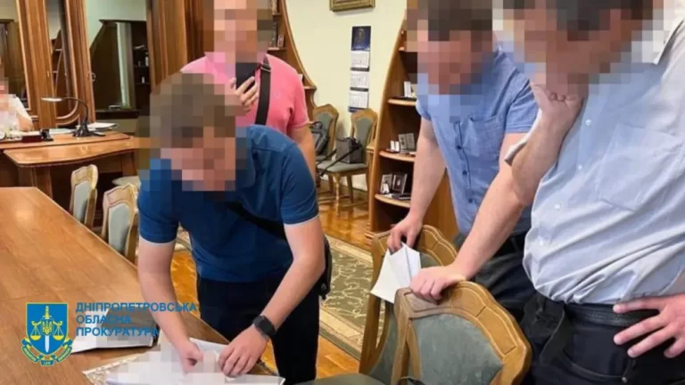 У Дніпрі ректор одного з вишів та підрядник підозрюються у привласненні 1 млн грн