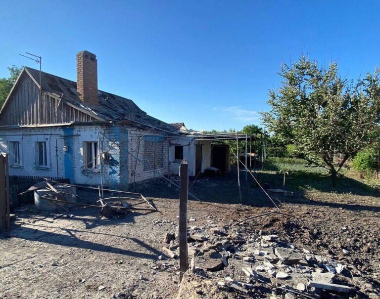 Окупанти під час обстрілу по Дніпропетровщині зруйнували 70 будинків