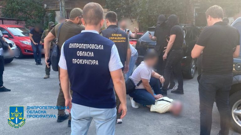 Продавав гуманітарку: на Дніпропетровщині правоохоронці викрили волонтера