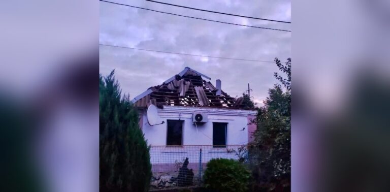 Вночі тричі обстріляли Нікопольський район: зайнялися пожежі, пошкоджені будинки