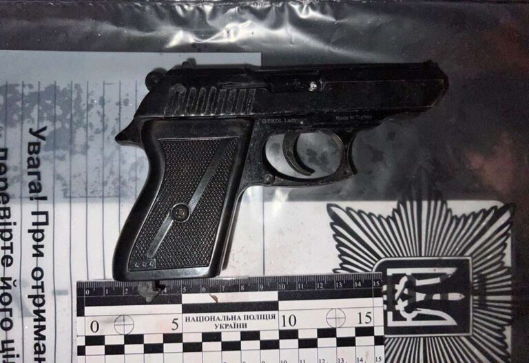 В Дніпрі поліцейські затримали озброєних грабіжників