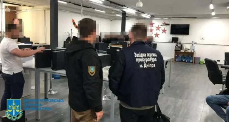 У Дніпрі викрили п’ять call-центрів, які ошукували людей
