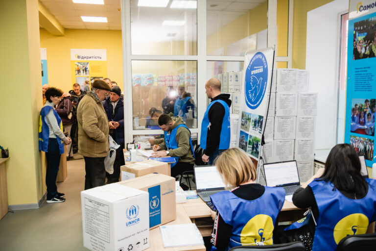 У Дніпрі відкрили побутовий центр «Я – Маріуполь. Турбота»