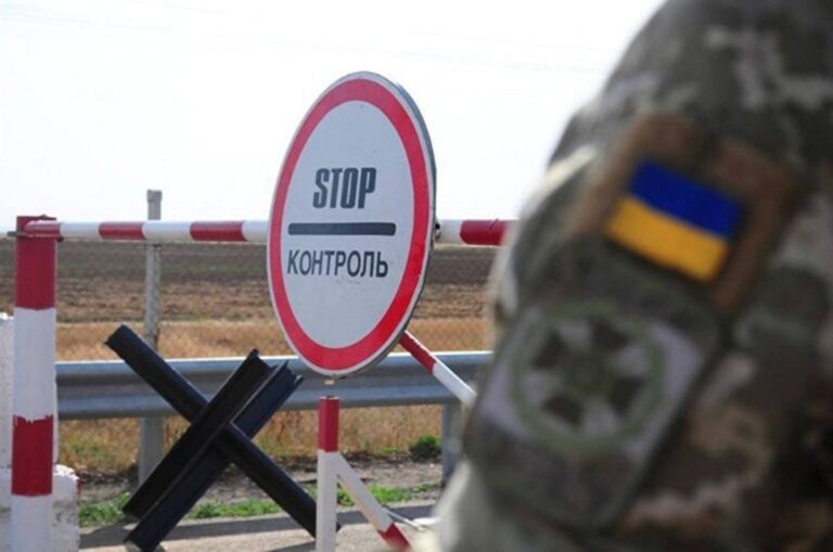 Кому з чоловіків зараз можна виїжджати за кордон