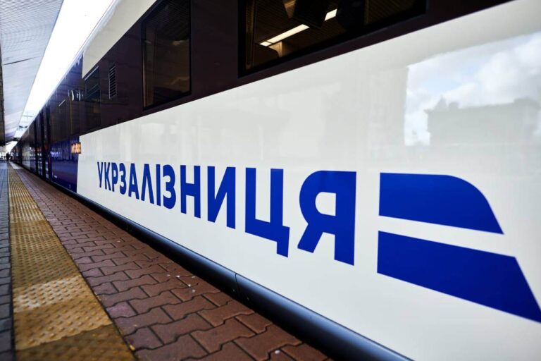 “Укрзалізниця” призначила додаткові поїзди до Різдва через Дніпро