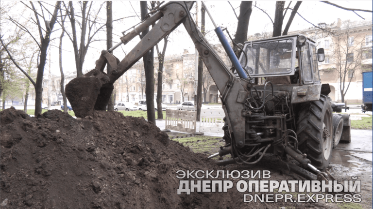 У Дніпрі на Робочій оновлюють водопровід
