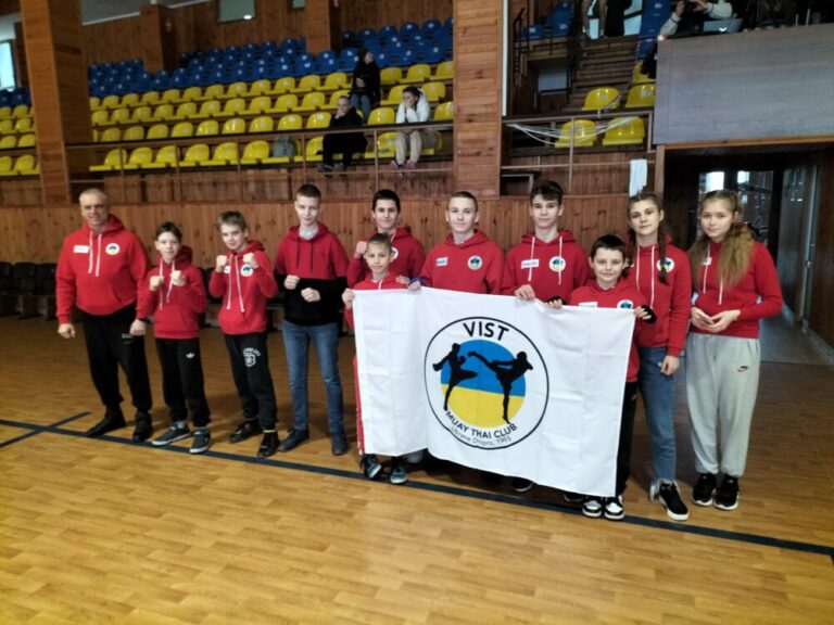 Спортсмени Дніпра привезли кубок і медалі з чемпіонату по Муай Тай