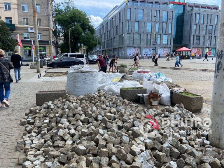 На центральній площі Дніпра розпочали реконструкцію