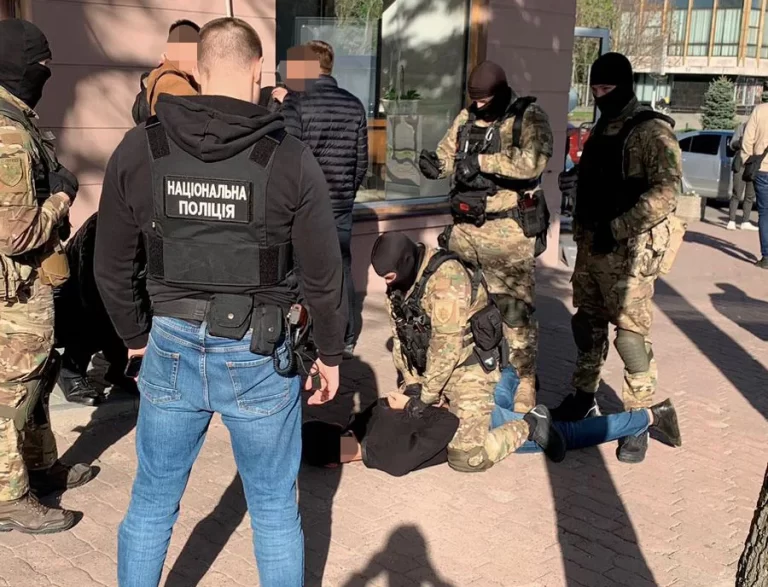 У Дніпрі затримали чоловіка, який допомагав військовозобовʼязаним тікати за кордон