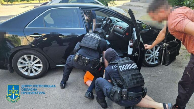 Псевдоволонтери на Дніпропетровщині ошукували людей, які допомагали ЗСУ