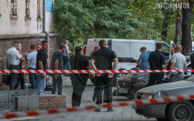 В Дніпрі поліцейський застрелив пасажира авто:  подробиці від ДБР