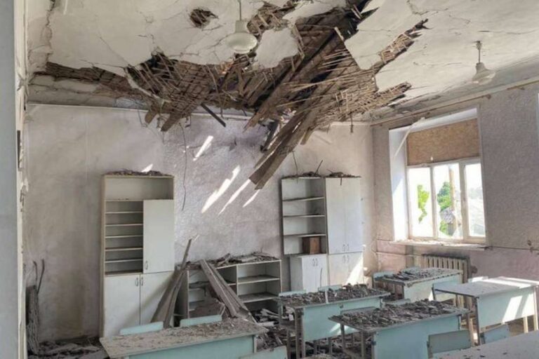 У Нікопольському районі пошкоджено обстрілами 63 заклади освіти: як працюватимуть школи