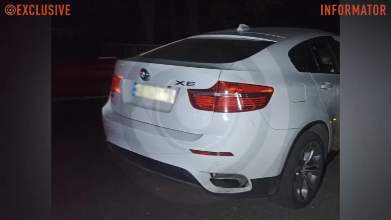 У Дніпрі на проспекті Поля пасажир BMW напав на поліцейського
