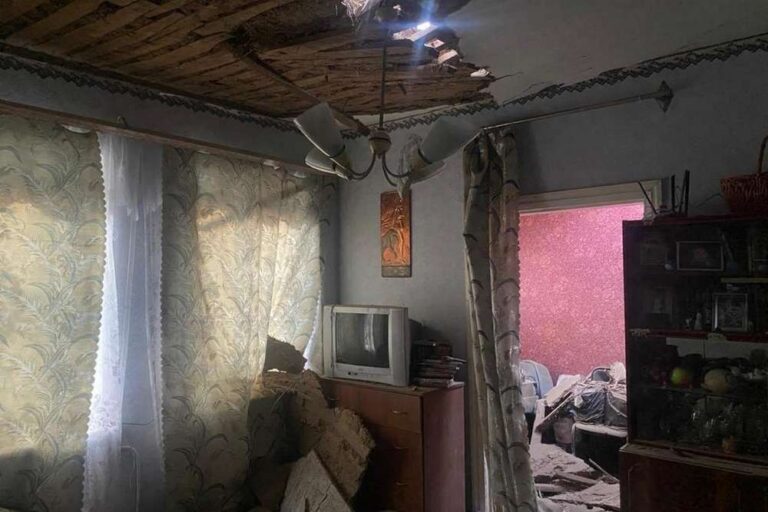 Загинув юнак, є поранені і руйнування: наслідки обстрілів Нікополя