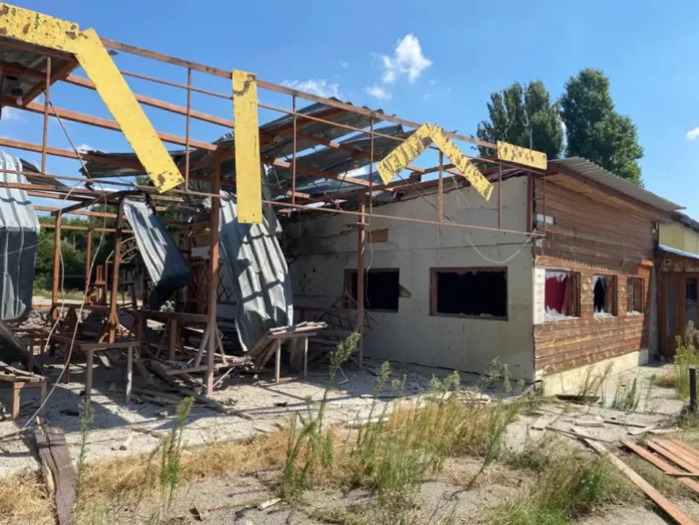 У Дніпрі рятують постраждалого від обстрілу Межівської громади
