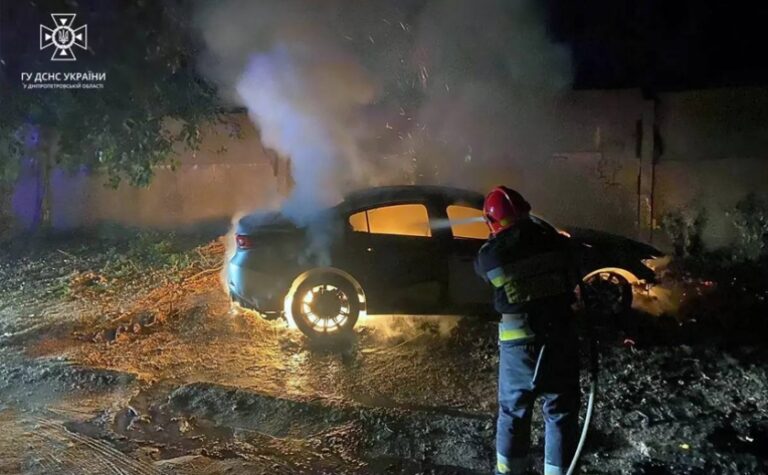 У Дніпрі згорів автомобіль