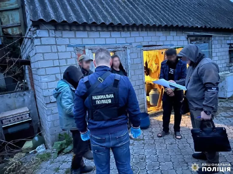 На Дніпропетровщині затримали чоловіка, який примушував людей до трудового рабства