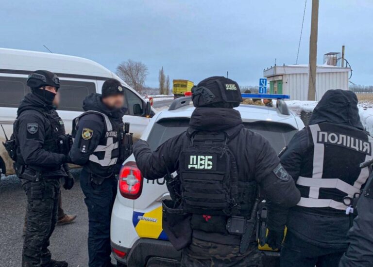 На Дніпропетровщині викрили поліцейських з драгером, який завжди показував сп’яніння