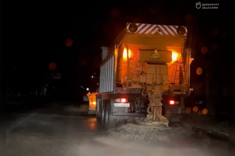 Як у Дніпрі долають наслідки негоди