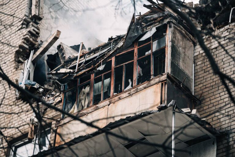 Доля двох людей досі невідома: наслідки удару по багатоповерхівці у Дніпрі