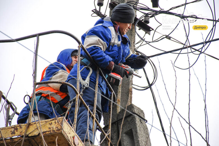 У Дніпрі продовжують модернізувати зовнішнє освітлення