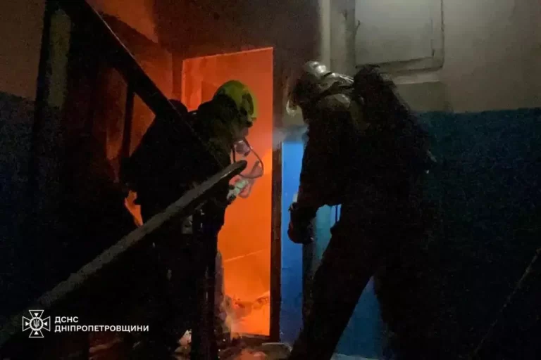 Пожежа у багатоповерхівці в Дніпрі: загинула жінка
